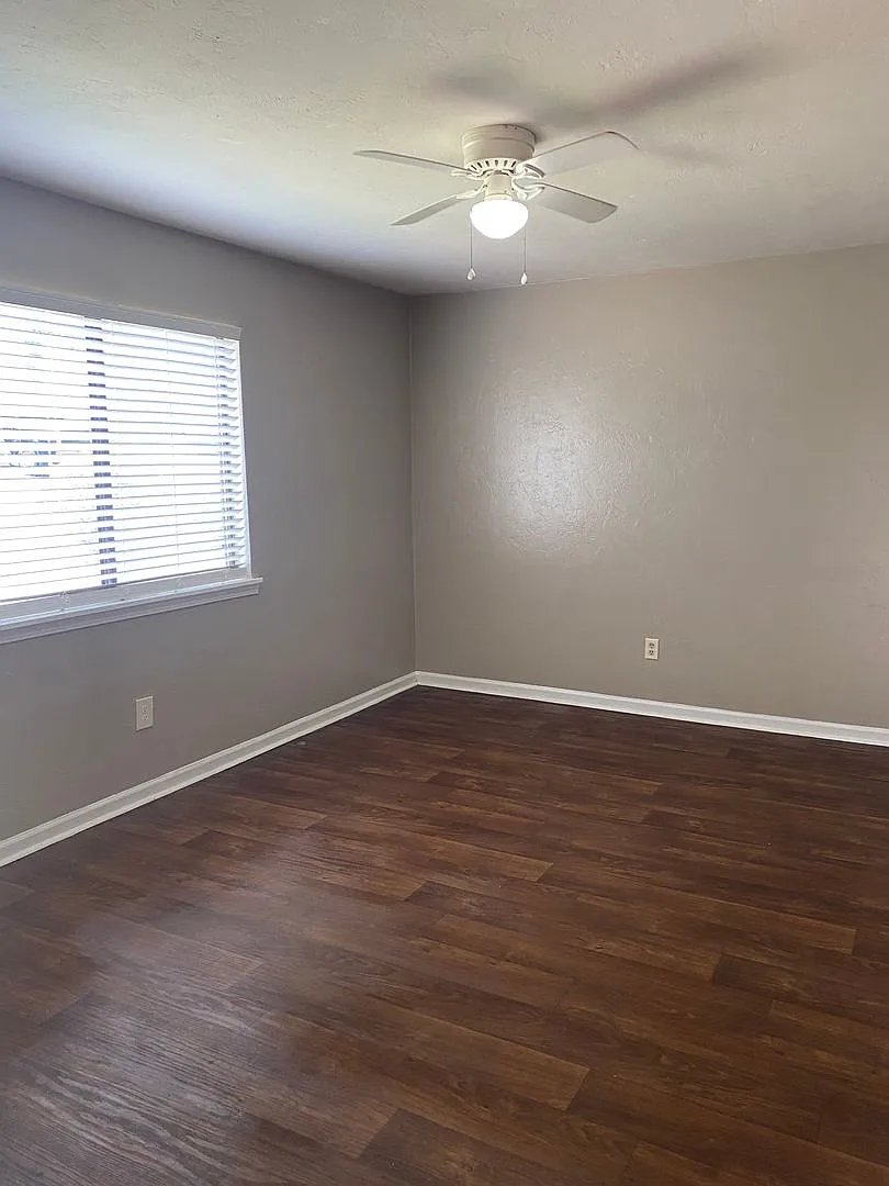 Downstairs unit in Willow Bend avail NOW! — Photo 3