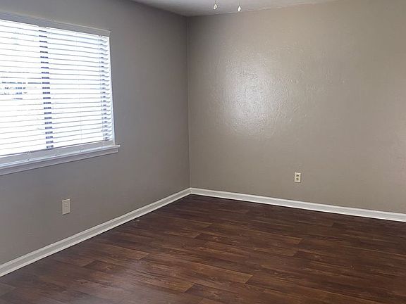 2nd image of 1401 Willow Bend Way APT A