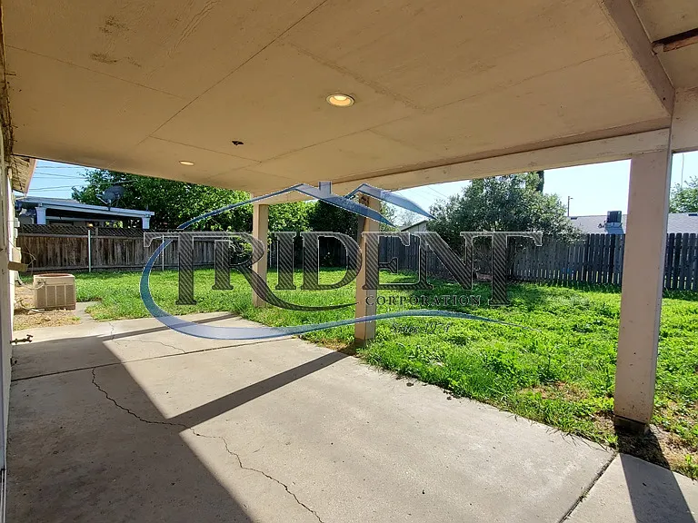 2404 Edwards St — Photo 20