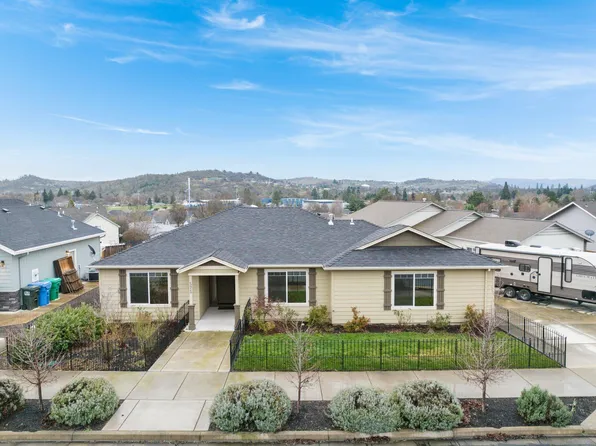 575 N Heights Dr, Eagle Point, OR 97524