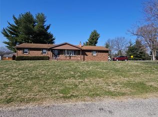 38 Barbara Dr, Godfrey, IL 62035