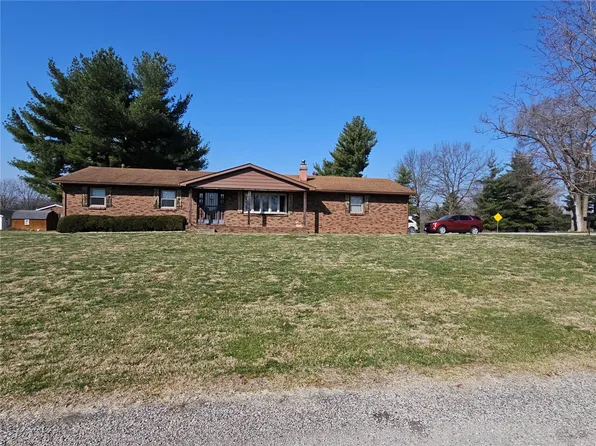 38 Barbara Dr, Godfrey, IL 62035