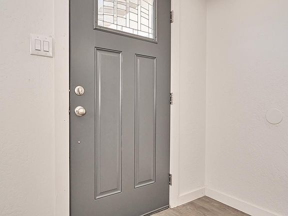 5th image of 6510 W WINDSOR Boulevard