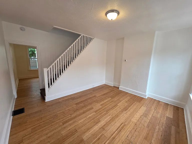 916 N Spruce St — Photo 2