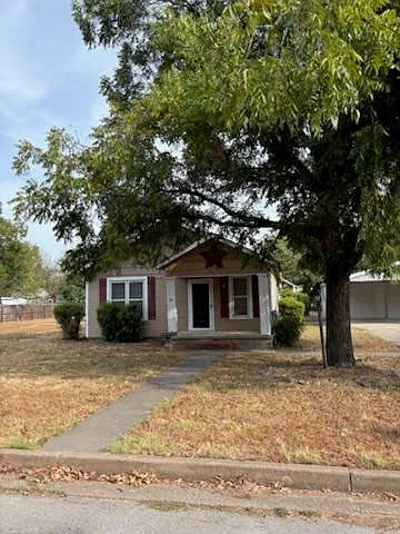 3 bed, 1352 sqft, $1,700 — Photo 1