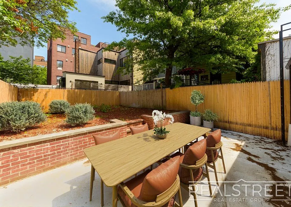 422 Humboldt St #1