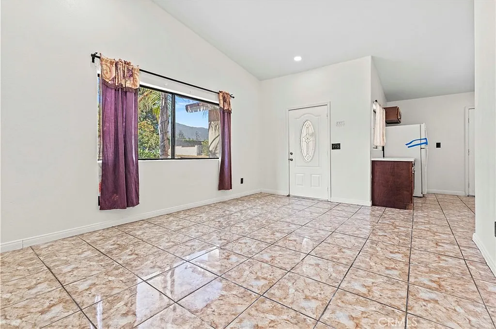 3 bed, 950 sqft, $3,250 — Photo 4