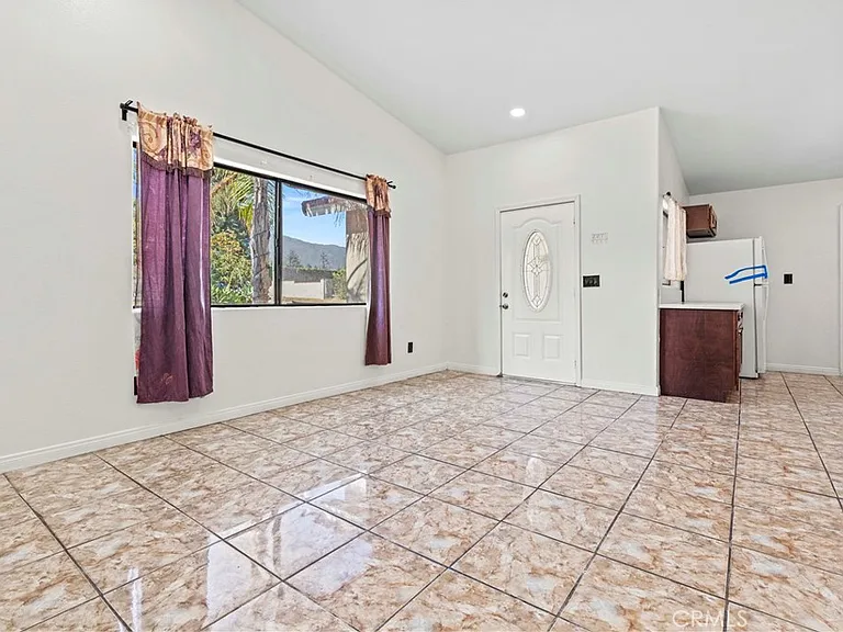 10127 Finch Ave — Photo 4