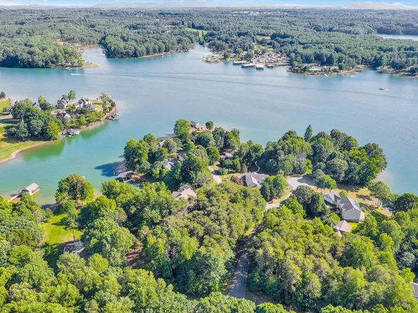 155 Cross Harbour Dr, Penhook, VA 24137