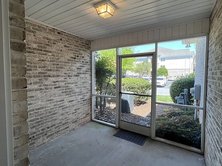 354 Summergate Dr — Photo 17