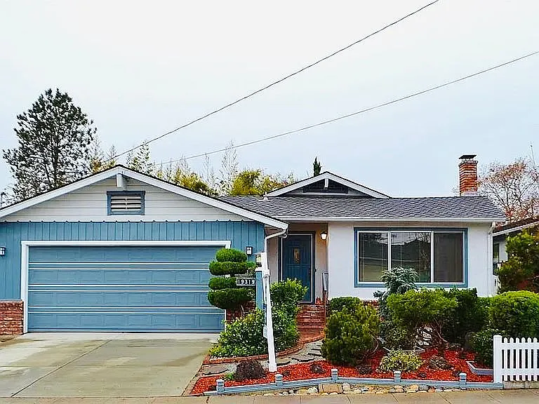 19319 Garrison Ave photo 1