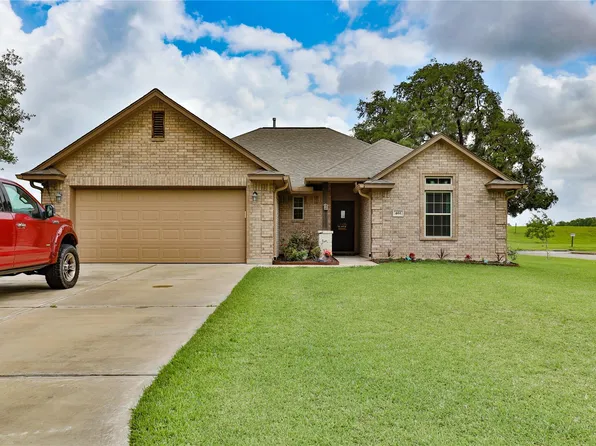 461 Twin Lakes Blvd W, West Columbia, TX 77486