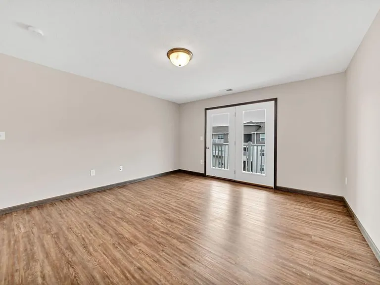 Hutchison Place Apartments — Photo 5