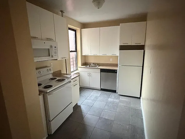 48 Sickles St #5M — Photo 1
