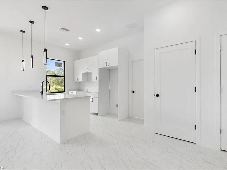 3175 Sunshine Blvd — Photo 8