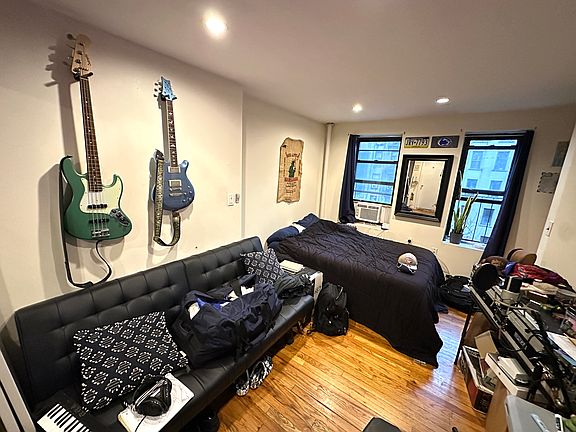 2nd image of 326 E 6th St APT 10