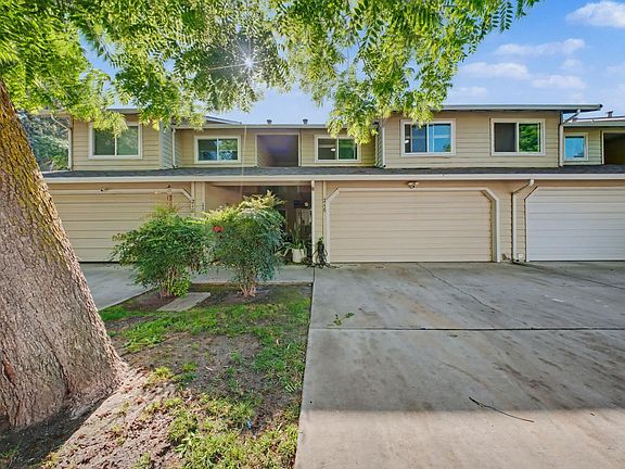 2nd image of 216 Tiffany Cir