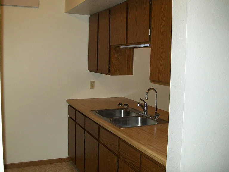 100 1st Ave NE #7 — Photo 3