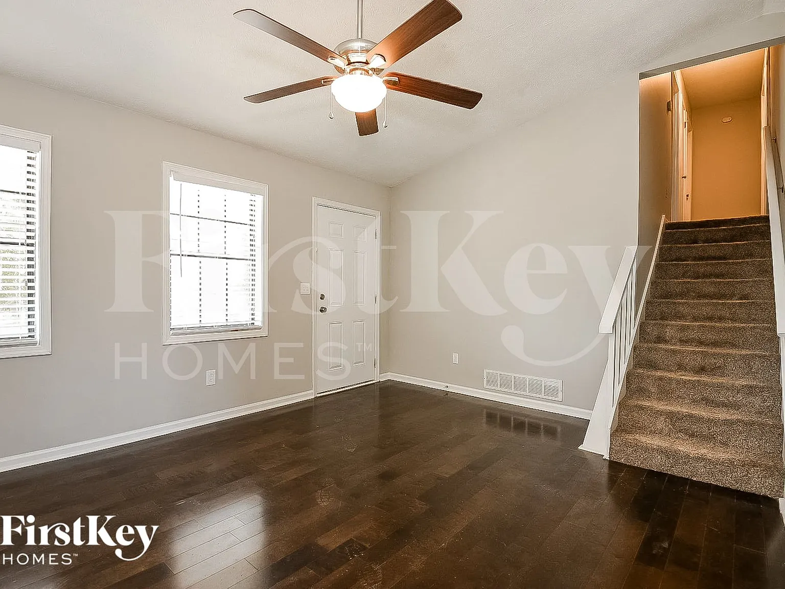 3 bed, 2.0 bath, 1096 sqft, $2,165 — Photo 3