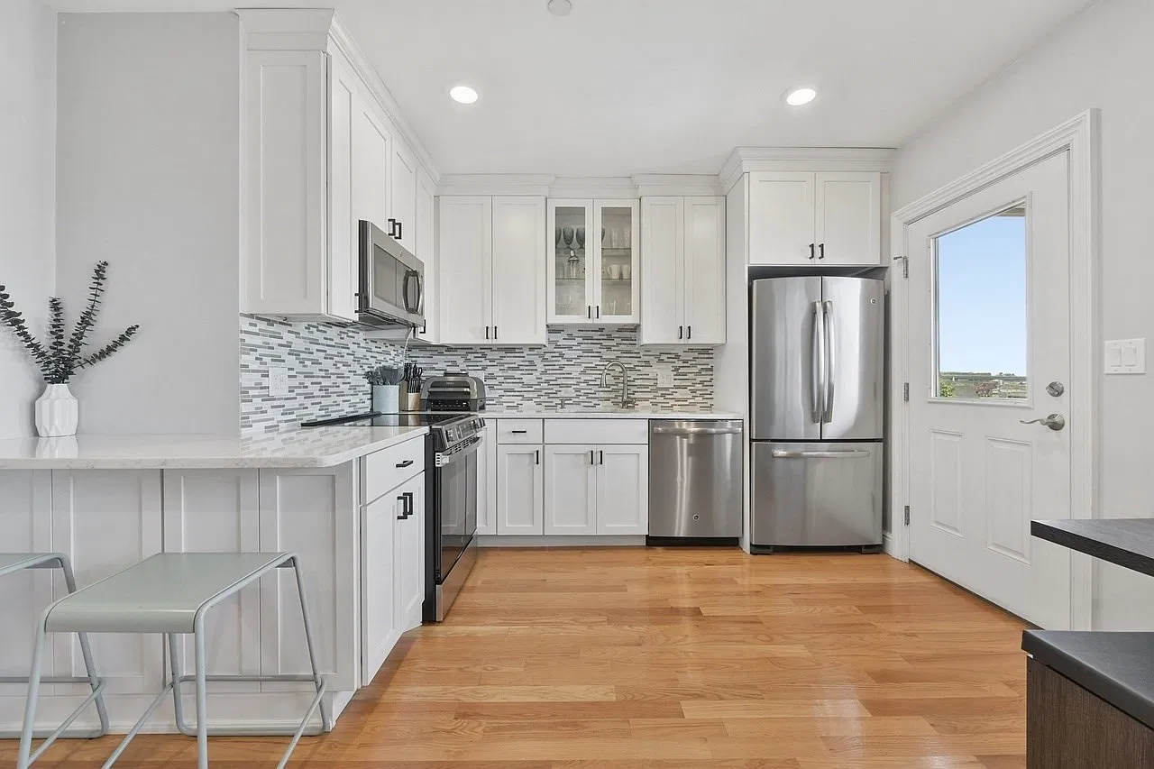 2 bed, 1.0 bath, 726 sqft, $2,900 — Photo 3