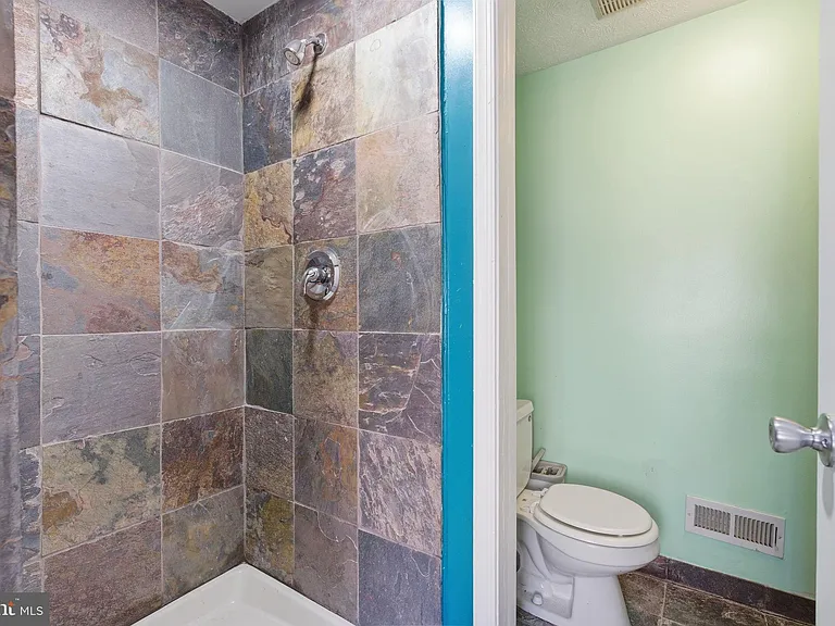 116 W Clement St — Photo 14