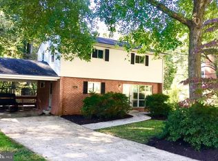 5620 Flag Run Dr, Springfield, VA 22151