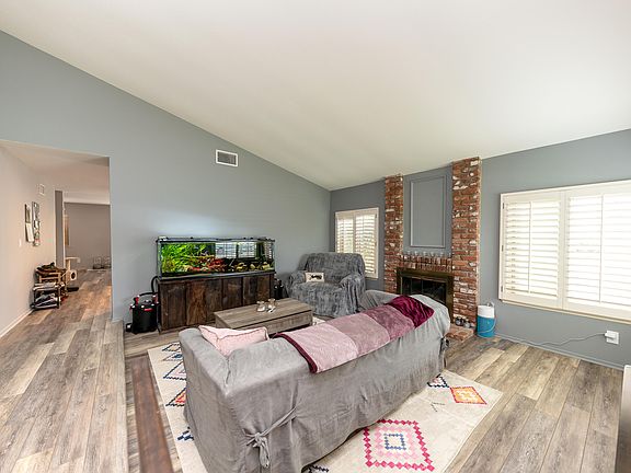 3rd image of 515 Blackhawk Dr