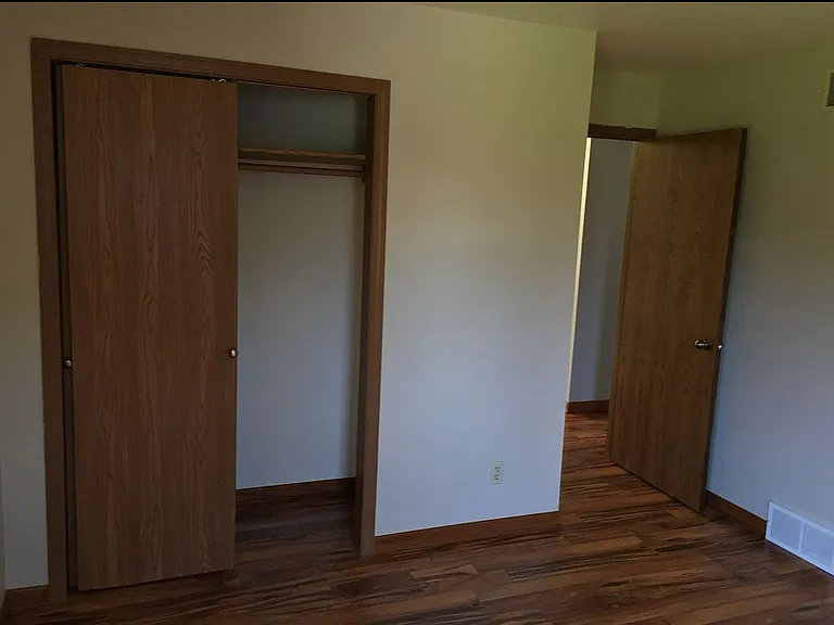 4413 Menasha Ave #4413 — Photo 10