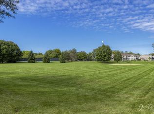 811 Dunhill Dr, Buffalo Grove, IL