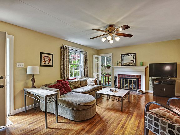 5th image of 2610 Pine Grove Drive