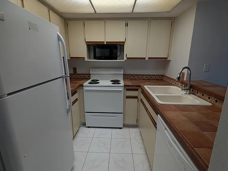 987 Sonesta Ave NE #207 — Photo 8