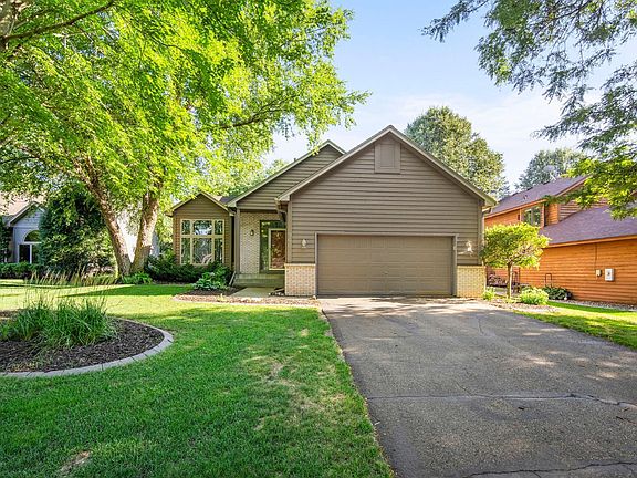 2nd image of 960 Wildflower Ct