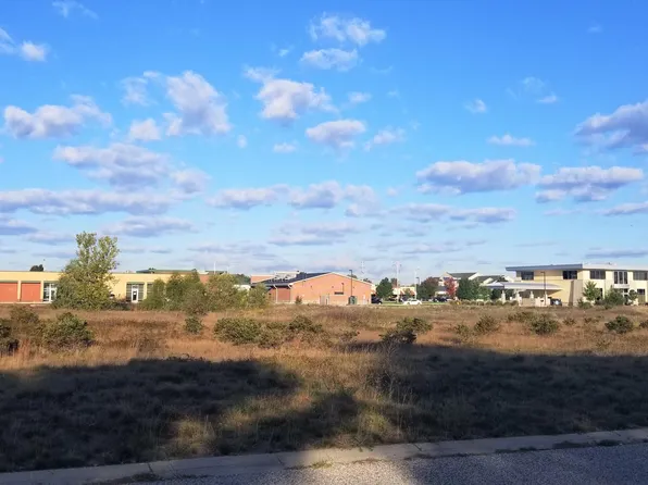 1646 Eastwind Dr, Muskegon, MI 49444