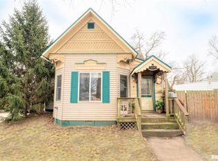 1212 Royal Ave, Pekin, IL 61554