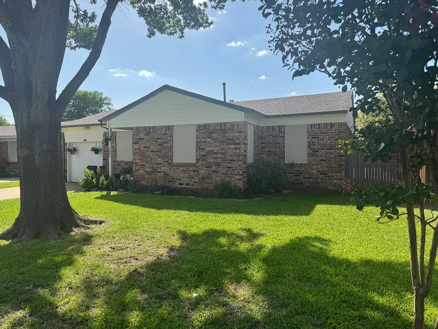 3 bed, 1.0 bath, 965 sqft, $2,100 — Photo 4