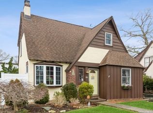 12 Lincoln Ave, Massapequa Park, NY