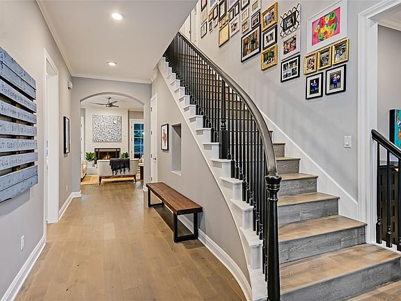 3rd image of 1208 Grosvener Ct