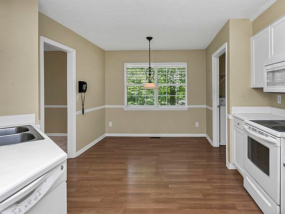 4th image of 214 Corley Woods Dr