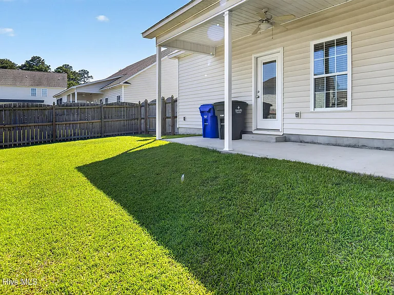 1661 Cambria Dr #B — Photo 31