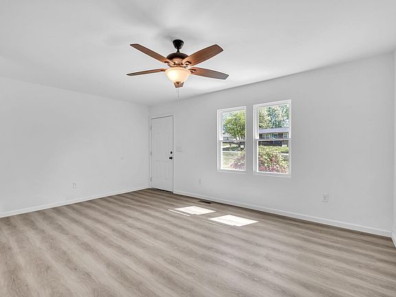 3rd image of 108 Sulphur Springs Dr