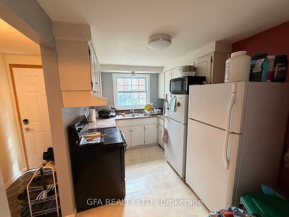 4th image of 383 Edinburgh Rd S #38