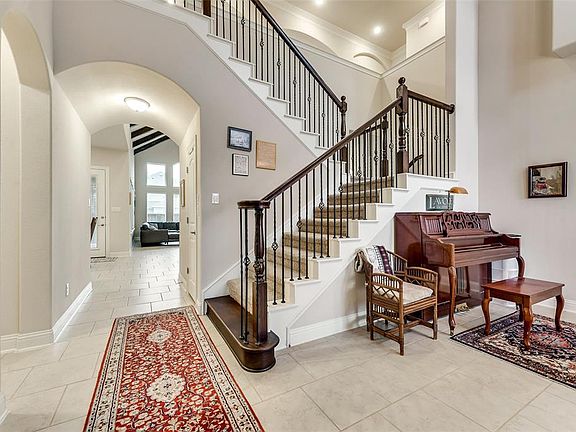 2nd image of 1608 Abercorn Ln