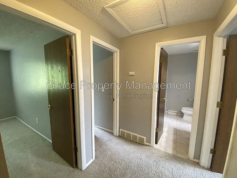 10870 Stuart Cir — Photo 8