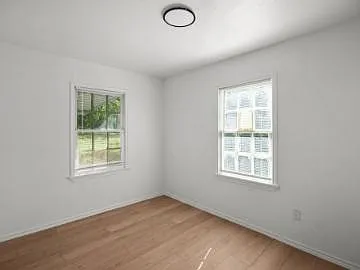 1404 Mulford St — Photo 3