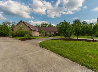6033 Pebble Creek Dr, Floyds Knobs, IN 47119