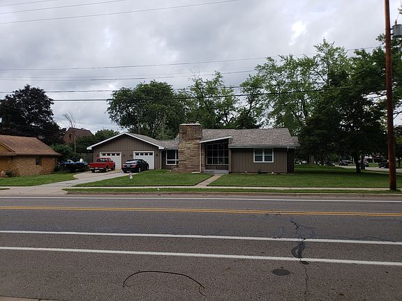 4th image of 220 Emmett St E