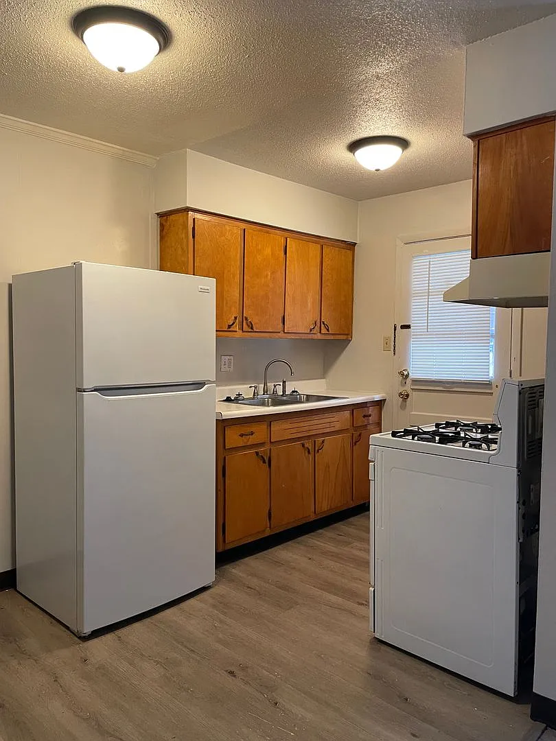 Knollridge Garden Apartments — Photo 1