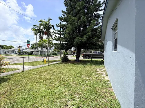 1106 NW 2nd St Photo 1