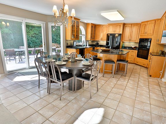 4th image of 7115 Deer Hollow Ln