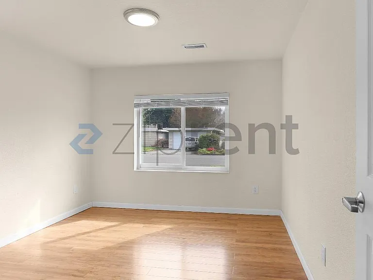 1413 12th St NE #B — Photo 9